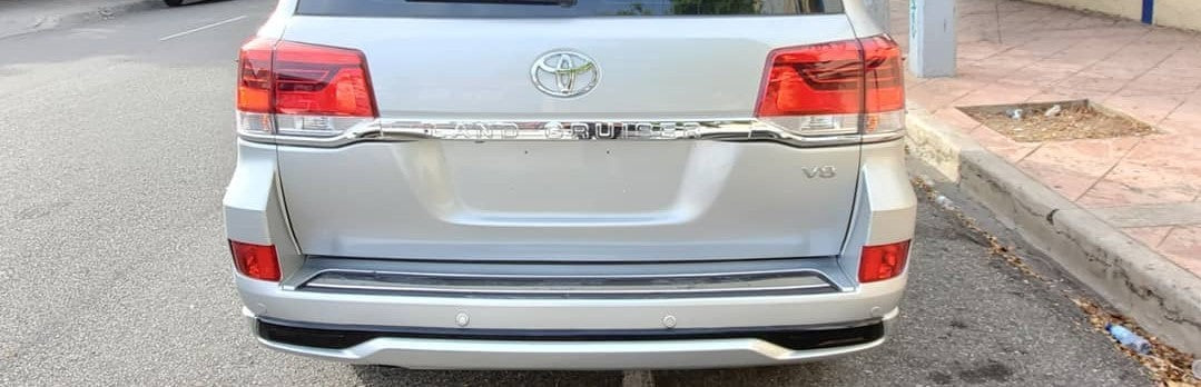 LIP TRASERO LC200 19-20 VXR