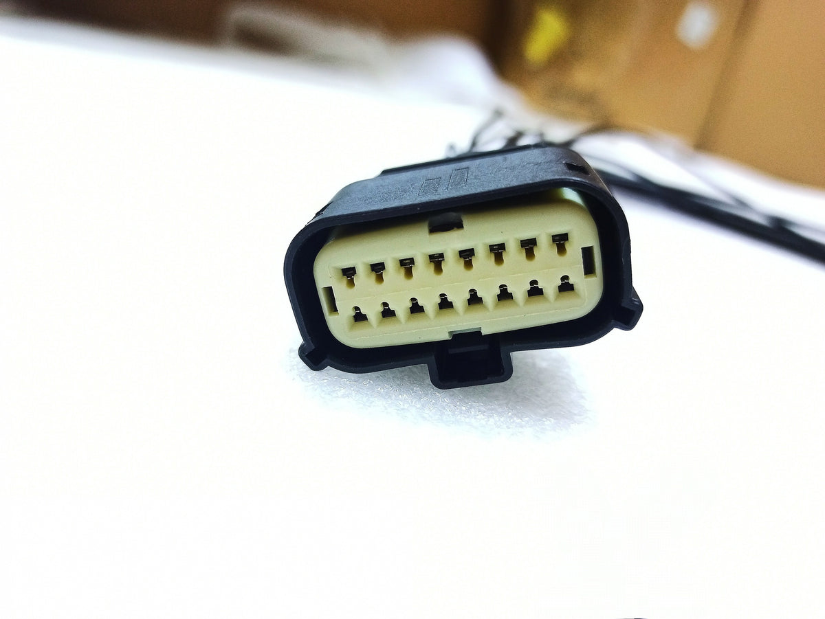 JUEGO PLUG DE PANTALLA GRAND CHEROKEE 14-20