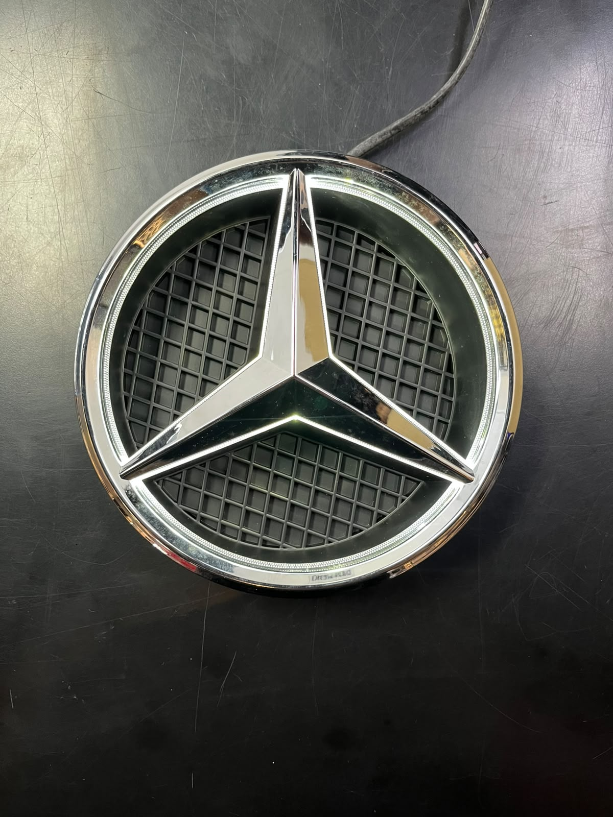 EMBLEMA LED MERCEDES CLASE C 16-20