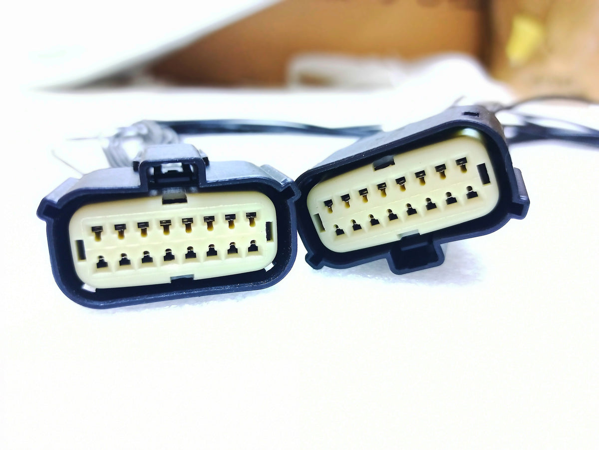 JUEGO PLUG DE PANTALLA GRAND CHEROKEE 14-20