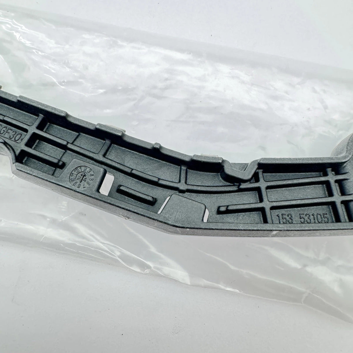 GUIA BUMPER DELANTERO GLE53 COUPE LH 20-25