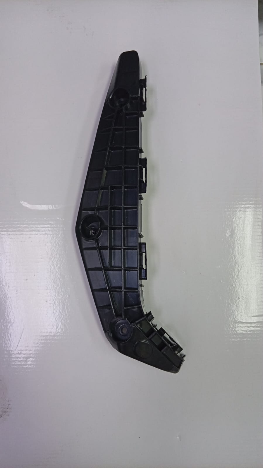 GUIA DE BUMPER TRASERO HIGHLANDER 11-13 RH