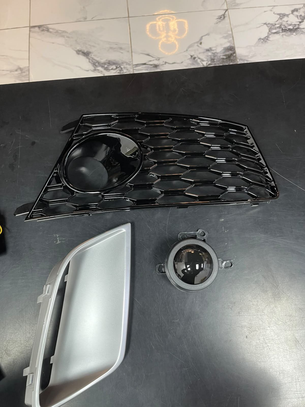 REJILLA BUMPER DELANTERO RH RSQ5 2017 3 PIEZAS