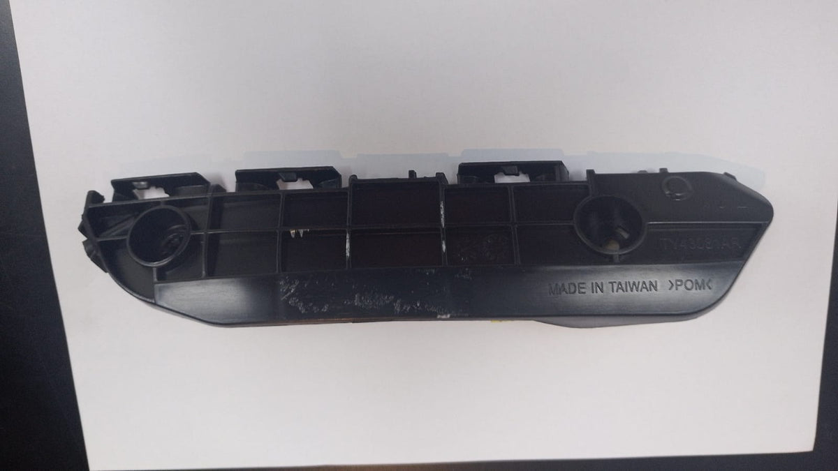 GUIA BUMPER DELANTERO HIGHLANDER 08-10 RH