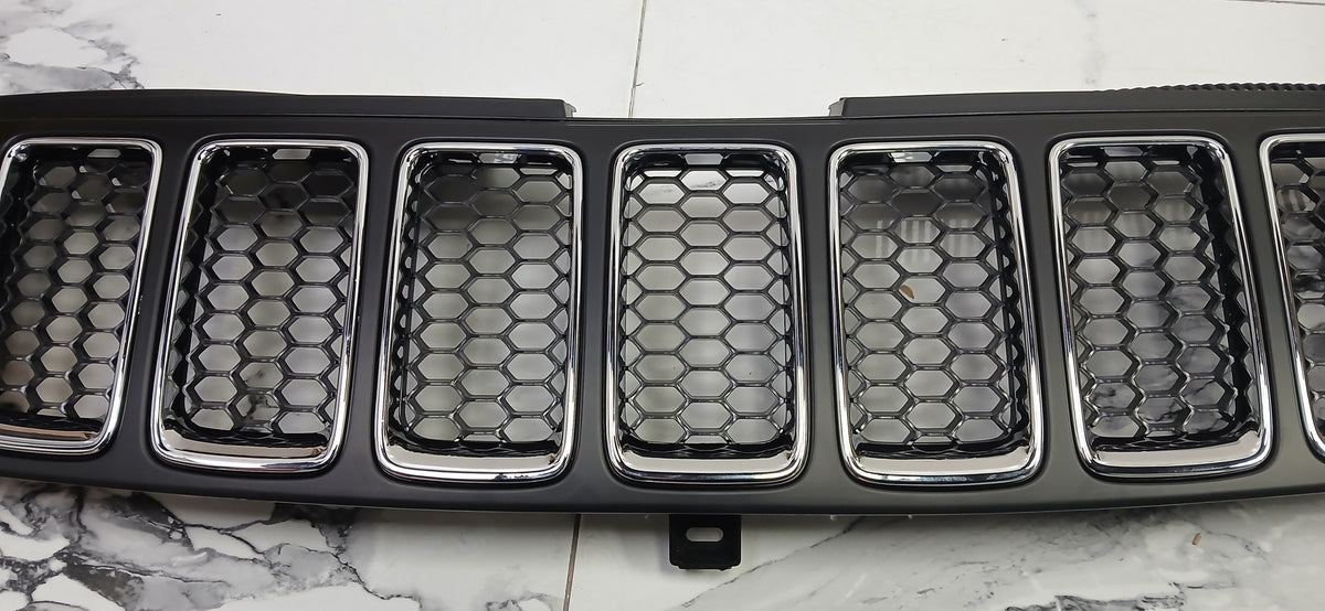 PARRILLA CHEROKEE 14-16 NEGRA CON CROMADO