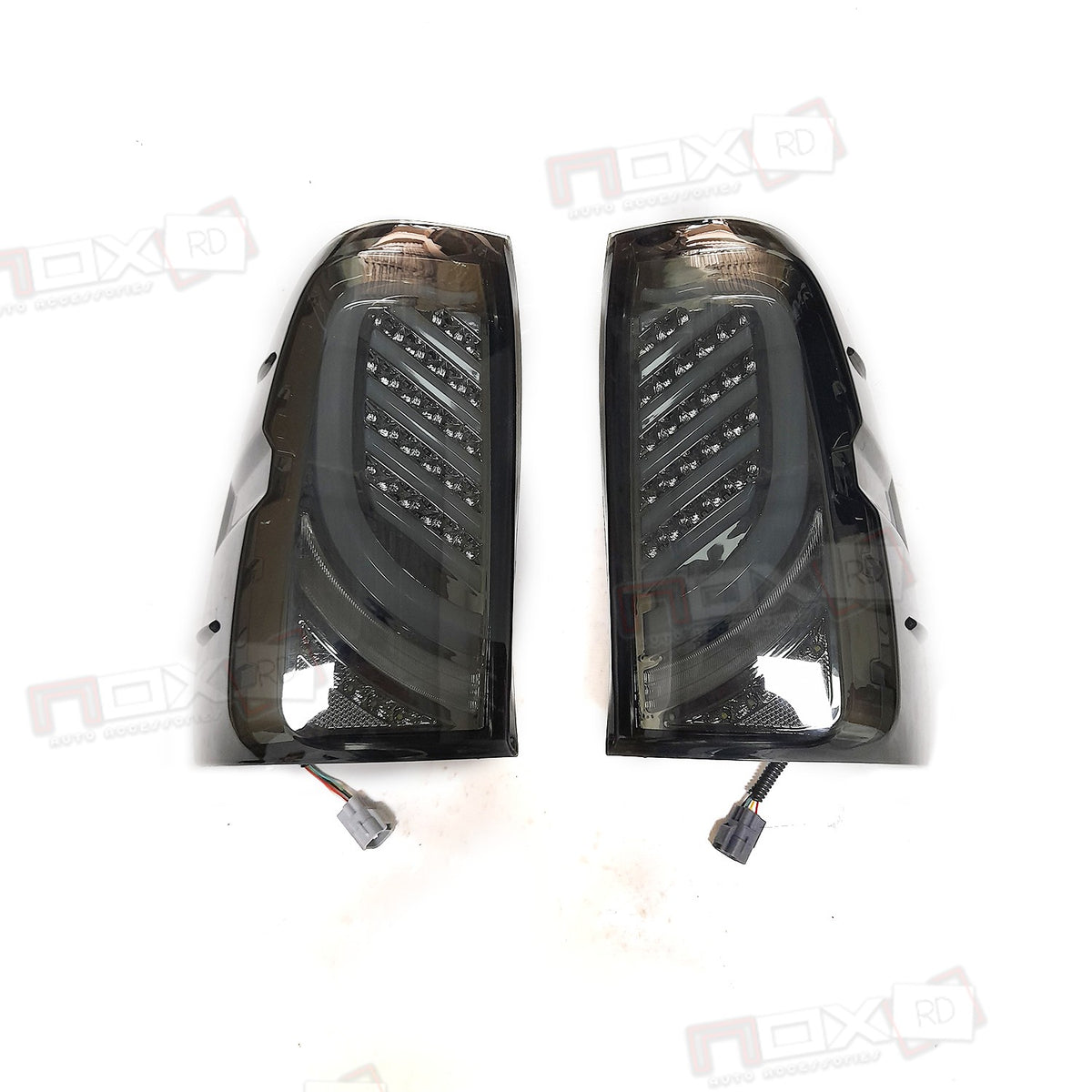 LUCES LED HILUX 16-21 SMOKE SECUENCIALES